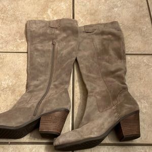 Aerosoles zipper boots size 8.5